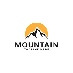 Fototapeta na wymiar mountain logo design for logo template