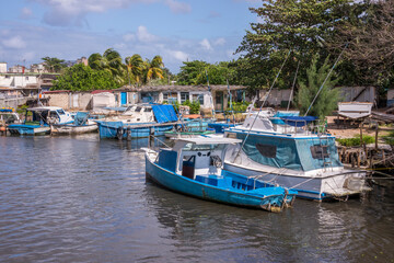 Puerto deportivo en la desembocadura del río Almendares en La Habana, Cuba