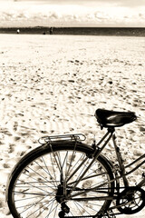 Fototapeta na wymiar Vintage bicycle on the beach in Santa Pola, Spain