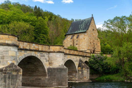 Creuzburg in Th&uuml;ringen, die Werrabr&uuml;cke und Liboriuskapelle