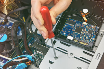 Inside system unit of computer, HDD is fixed with screw.