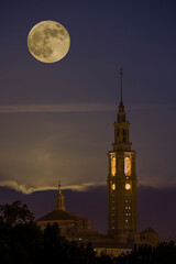 Obraz premium Supermoon in La Laboral, Gijon, Asturias, Spain