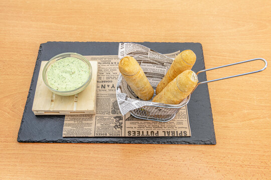 Mini Fryer Basket With Stuffed Tequeños