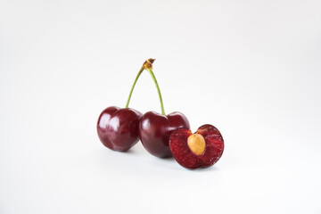 ダークチェリーを白バックで