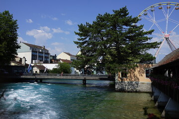 Obraz premium historical city Thun, Bridge over turquoise Aare river.
