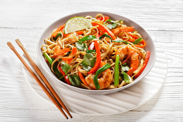pad thai noodles with prawns, carrots, red pepper
