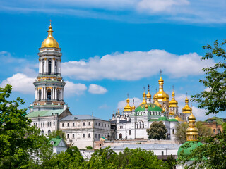 Fototapeta na wymiar Kiev Pechersk Lavra, details of the exterior of internal buildings and cathedrals and the park.