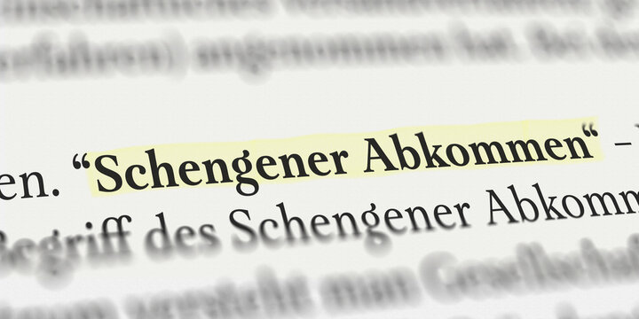 Schengener Abkommen im Buch mit Textmarker markiert