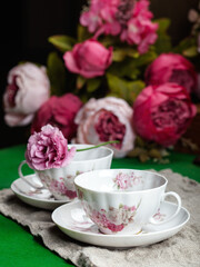Obraz na płótnie Canvas cup of tea and roses