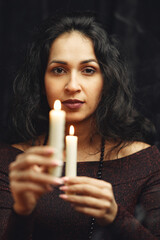 Obraz premium Portrait of fortune-teller in a dark room