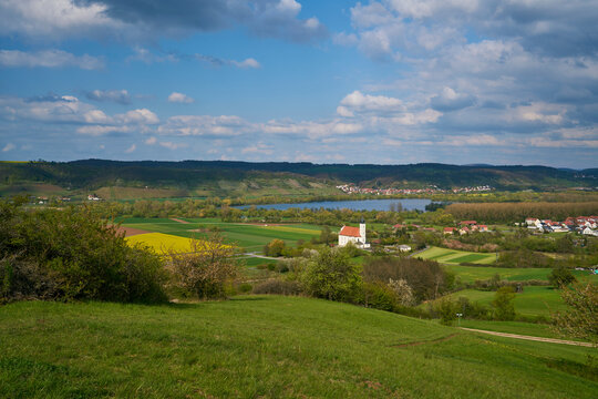 Blick vom Spitzberg bei Limbach auf Limbach am Main und die Mainebene, Landkreis Hassberge, Unterfranken, Franken, Bayern, Deutschland