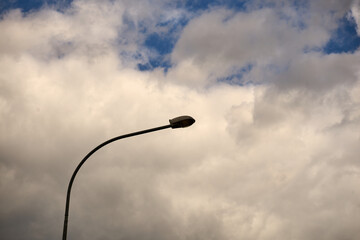 latarnia miejska na tle nieba © Marcin Łazarczyk