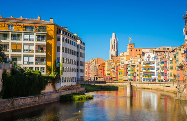 Fototapeta na wymiar Famous colorful houses at river Onyar in Girona, Catalonia, Spain