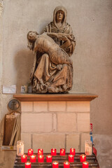 Pietà ancienne dans l'église de Barfleur, Manche, France