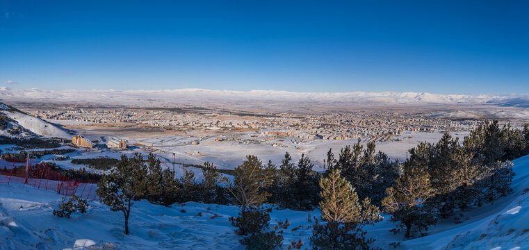 Panoramic view on Erzurum city from mountain skiing resort Palandoken. Turkey, january 2021 © Сергій Вовк