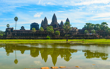 Naklejka premium Angkor Wat Temple, the largest religious structure in the world and world heritage site. Siem reap, Cambodia.