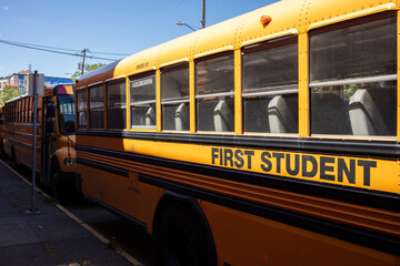 Fototapeta na wymiar Standard school bus in Portland