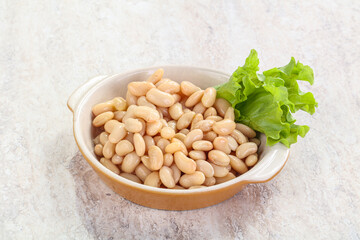 White canned beans for vegan suisine