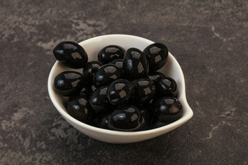 Black olives in the bowl