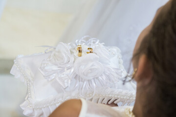 
bridesmaid holding wedding rings
