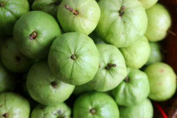 guava fruit on market tray