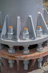 Bolted connection of the metal mast to the foundation