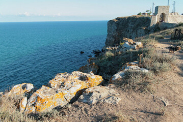 Klifowe wybrzeże Bułgarii na przylądku Kaliakra