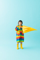 傘をさす女の子のポートレート