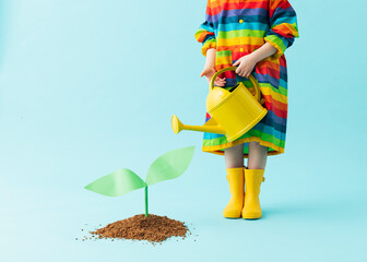 植物を育てる女の子のポートレート