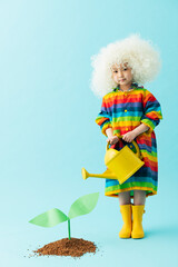 植物を育てる女の子のポートレート