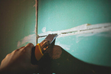 leveling the walls with plasterboard