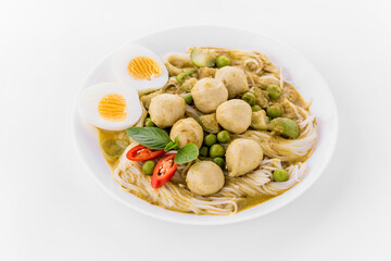 Rice noodles with green curry pork