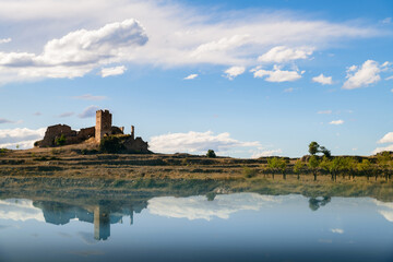 Naklejka na ściany i meble Vista del castillo de Pradas, cerca de la población de San Agustín, en la provincia de Teruel. Aragón. España. Europa