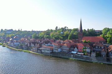 Obraz premium Lauenburg an der Elbe, Altstadt mit Elbstraße aus der Luft