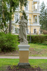 Obraz premium Statue in the spa park of Františkovy Lázně (Franzensbad) - Czech Republic - Europe