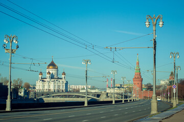 Fototapeta na wymiar Earlier in the morning in Moscow with a view of the Kremlin and the Cathedral of Christ the Savior