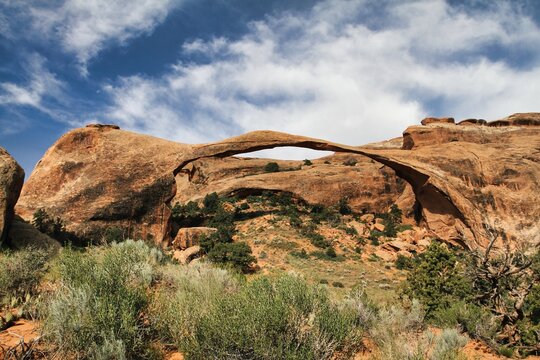 Famous Landscape Arch, Arches National Park, Utah, USA