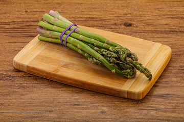 Vegan cuisine - Raw asparagus heap