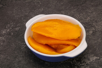 Sweet mango slices in syrop