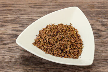Dry zeera seeds in the bowl
