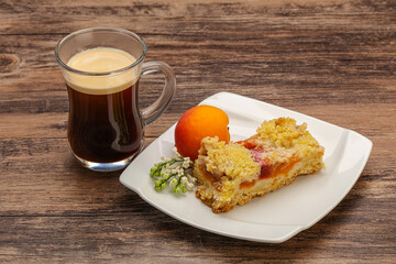Crust pie with apricot served coffee