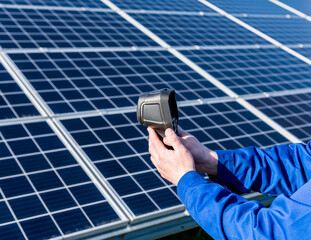 Inspector examination of photovoltaic modules using a thermal imaging camera
