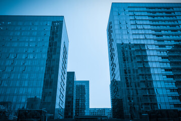 Obraz na płótnie Canvas Looking Up Blue Modern Office Building