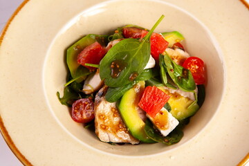 Avocado and poultry salad with sauce