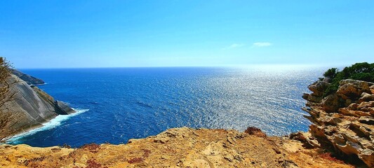 view from the cliff to the sea © Carlos