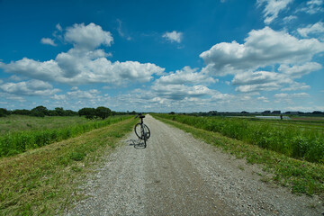 どこまでも続くサイクリングロード