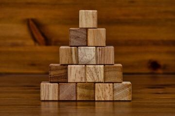 Holzpyramide