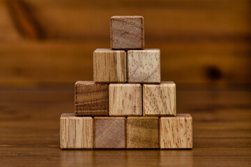 Holzpyramide
