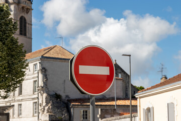 Panneau de signalisation sens interdit
