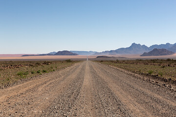 Fototapeta na wymiar Carretera de grava en Namibia.